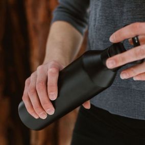 MiiR fľaša s úzkym hrdlom 680 ml - čierna 2