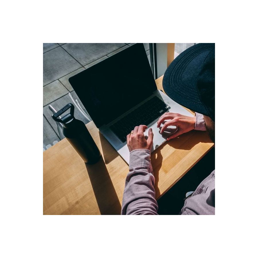 MiiR fľaša s úzkym hrdlom 680 ml - čierna