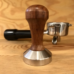 Tamper 58mm flat ořech 2