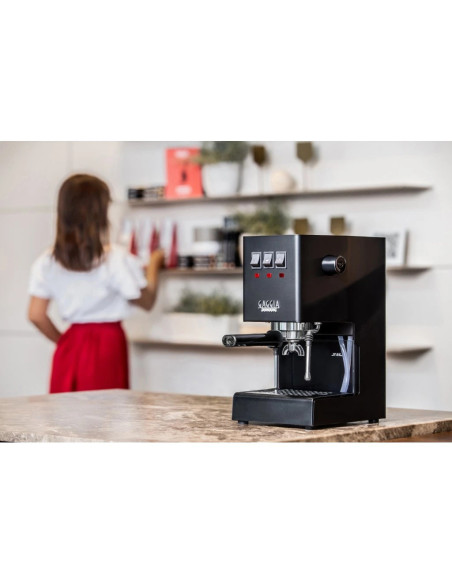 Pákový kávovar GAGGIA Classic EVO E24, čierny
