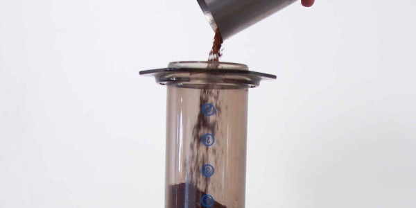 Príprava kávy v Aeropressu
