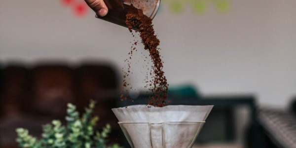 Príprava kávy v Chemexu